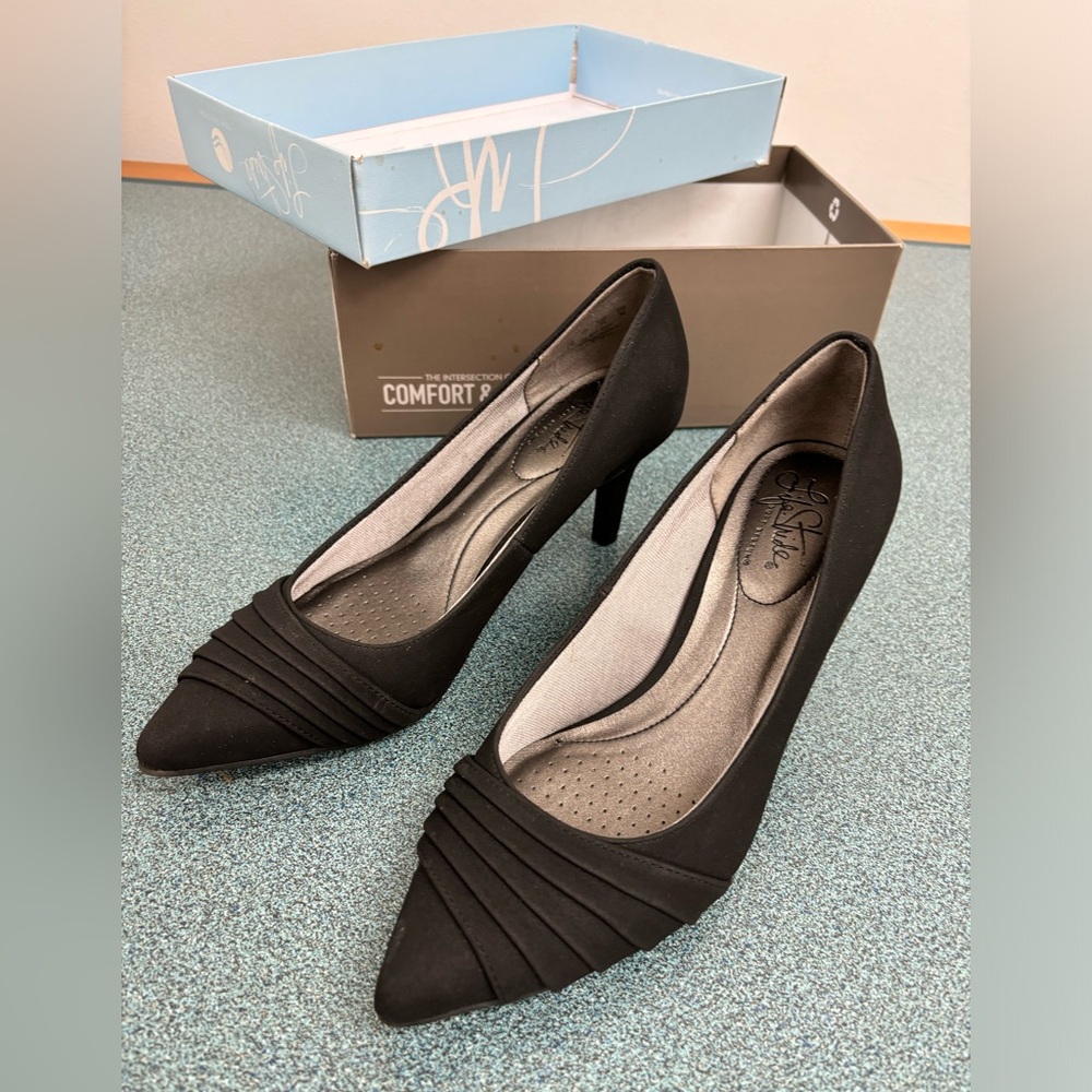 Lifestride black pumps. 9 R. Fabric-like material. Practically new (with box).